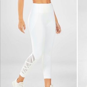 Fabletics 7/8 white leggings (never worn )